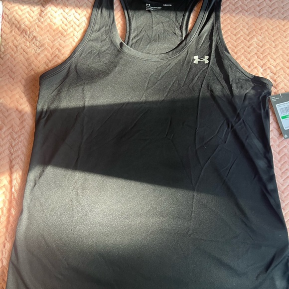 Under Armour women’s loose cut sports tank. All available in L and M. NWT! - Picture 3 of 6